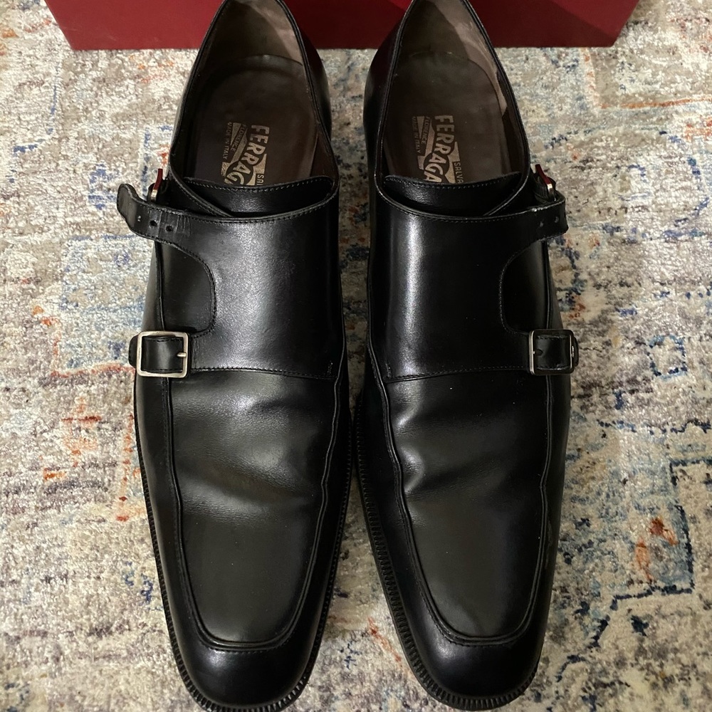Salvatore Ferragamo Radice dress shoes Black